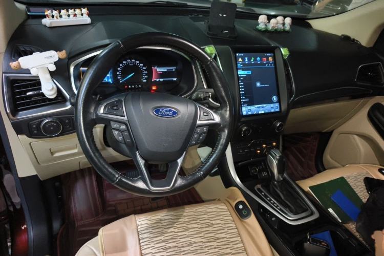 Used Ford Edge 2016 EcoBoost 245 Two-Wheel-Drive Titanium 7-Seater Center Console