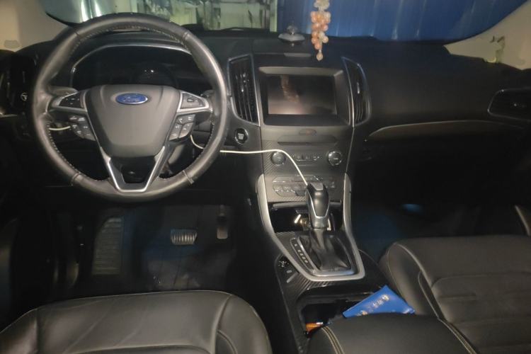 Used Ford Edge 2016 EcoBoost 245 Two-Wheel-Drive Titanium 7-Seater Center Console