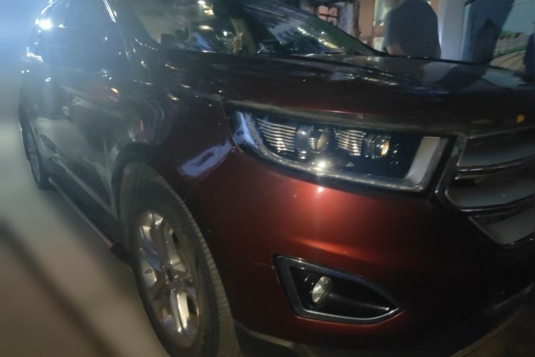 Used Ford Edge 2016 EcoBoost 245 Two-Wheel-Drive Titanium 7-Seater Front Right 45 Deg