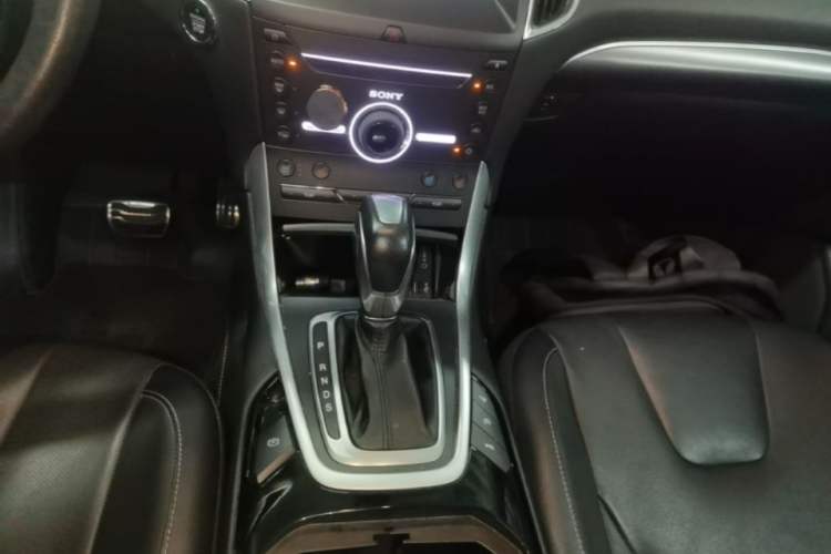 Used Ford Edge 2016 EcoBoost 245 Four-Wheel Drive Titanium 7-Seater Gear Lever