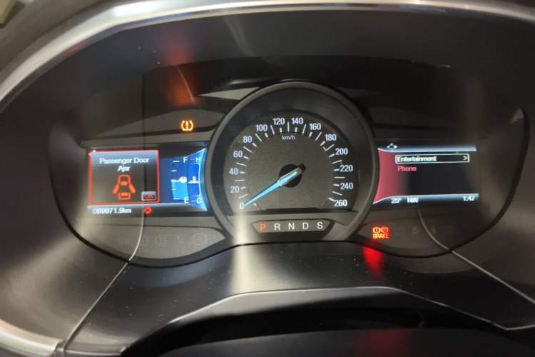 Used Ford Edge 2016 EcoBoost 245 Two-Wheel-Drive Titanium 7-Seater Instrument Cluster