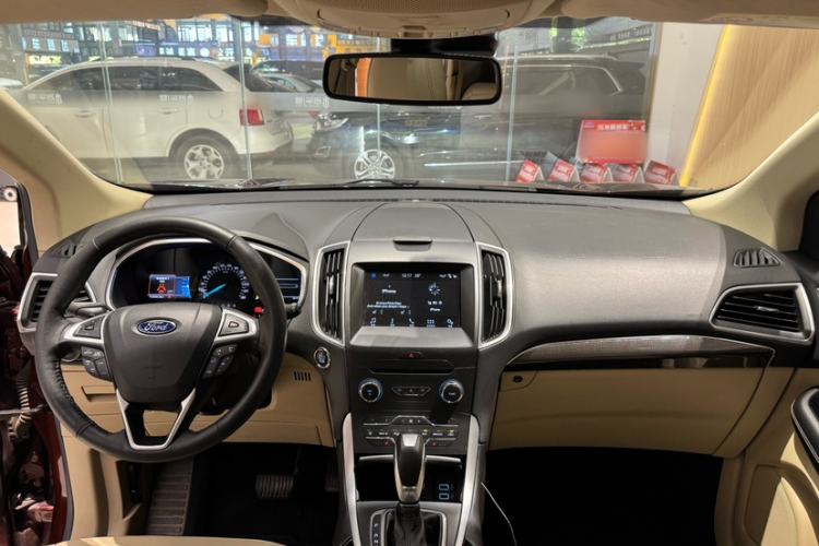 Used Ford Edge 2016 EcoBoost 245 Two-Wheel-Drive Titanium 7-Seater Interior 4