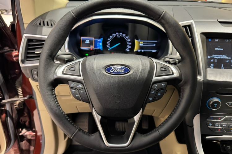 Used Ford Edge 2016 EcoBoost 245 Two-Wheel-Drive Titanium 7-Seater Interior 7