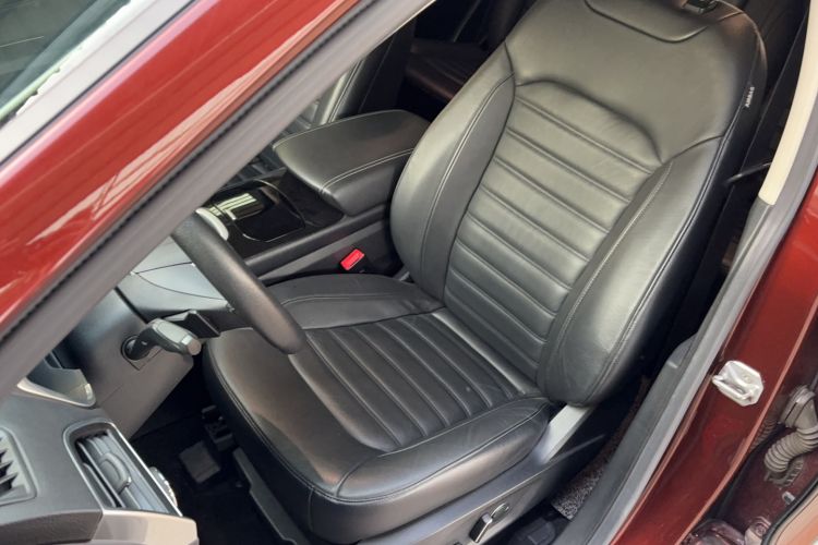 Used Ford Edge 2016 EcoBoost 245 Two-Wheel-Drive Titanium 7-Seater Left Front Seat