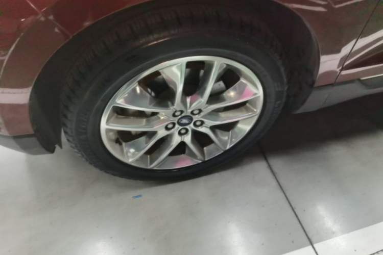 Used Ford Edge 2016 EcoBoost 245 Four-Wheel Drive Titanium 7-Seater Left Front Wheel Hub
