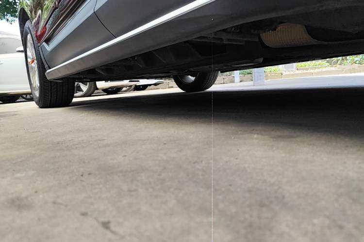 Used Ford Edge 2016 EcoBoost 245 Two-Wheel-Drive Titanium 7-Seater Left Side Sill
