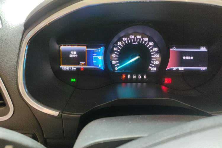 Used Ford Edge 2016 EcoBoost 245 Two-Wheel-Drive Titanium 7-Seater Odometer Close Up