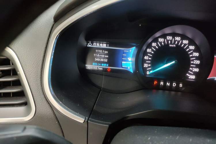 Used Ford Edge 2016 EcoBoost 245 Two-Wheel-Drive Titanium 7-Seater Odometer Close Up