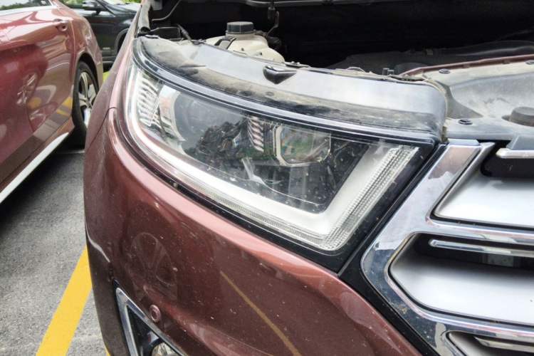 Used Ford Edge 2016 EcoBoost 245 Two-Wheel-Drive Titanium 7-Seater Right Front Headlight