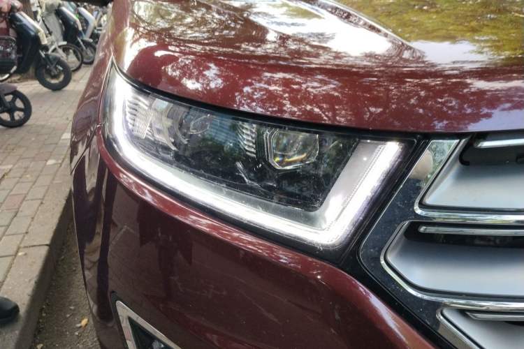 Used Ford Edge 2016 EcoBoost 245 Four-Wheel Drive Titanium Edition 7-Seater Right Front Headlight