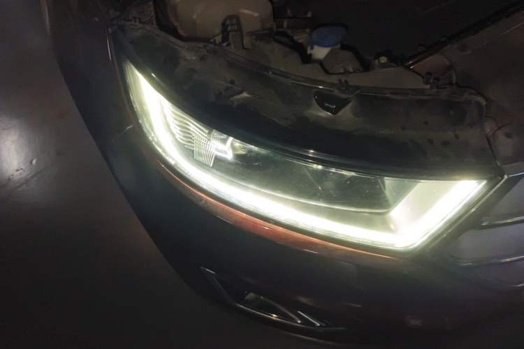 Used Ford Edge 2016 EcoBoost 245 Two-Wheel-Drive Titanium 7-Seater Right Front Headlight