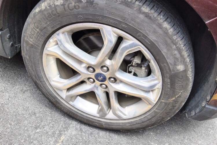 Used Ford Edge 2016 EcoBoost 245 Two-Wheel-Drive Titanium 7-Seater Right Front Wheel Hub