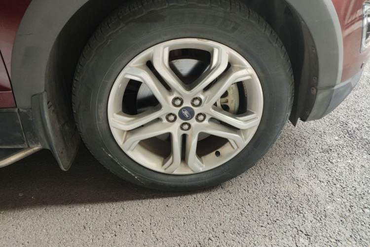 Used Ford Edge 2016 EcoBoost 245 Two-Wheel-Drive Titanium 7-Seater Right Front Wheel Hub