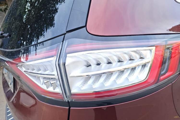 Used Ford Edge 2016 EcoBoost 245 Two-Wheel-Drive Titanium 7-Seater Right Rear Taillight