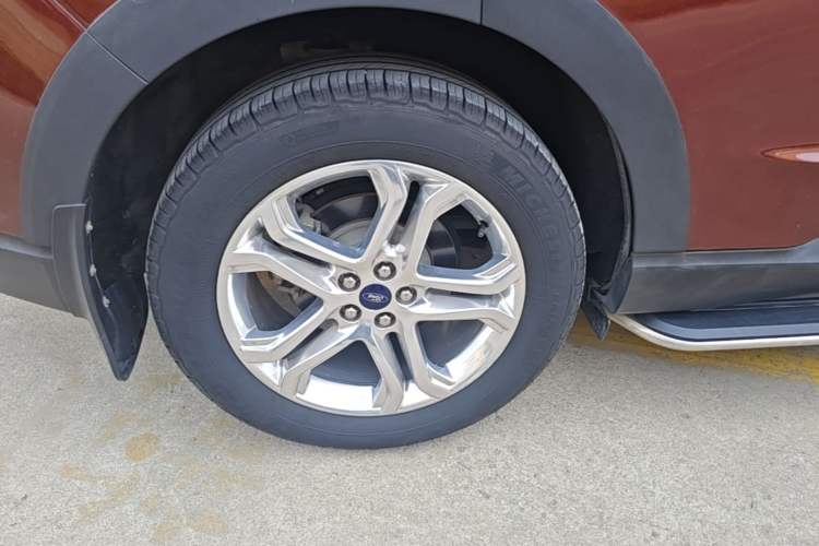 Used Ford Edge 2016 EcoBoost 245 Two-Wheel-Drive Titanium 7-Seater Right Rear Wheel Hub
