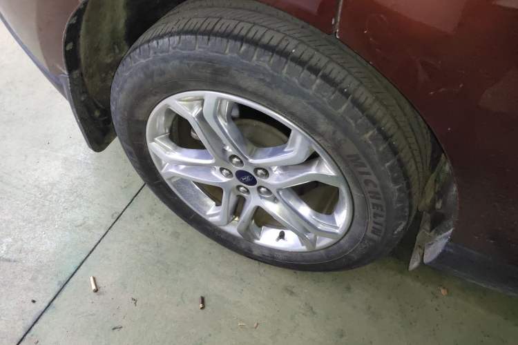 Used Ford Edge 2016 EcoBoost 245 Two-Wheel-Drive Titanium 7-Seater Right Rear Wheel Hub