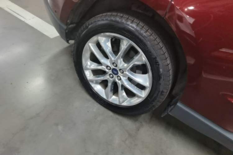 Used Ford Edge 2016 EcoBoost 245 Four-Wheel Drive Titanium 7-Seater Right Rear Wheel Hub