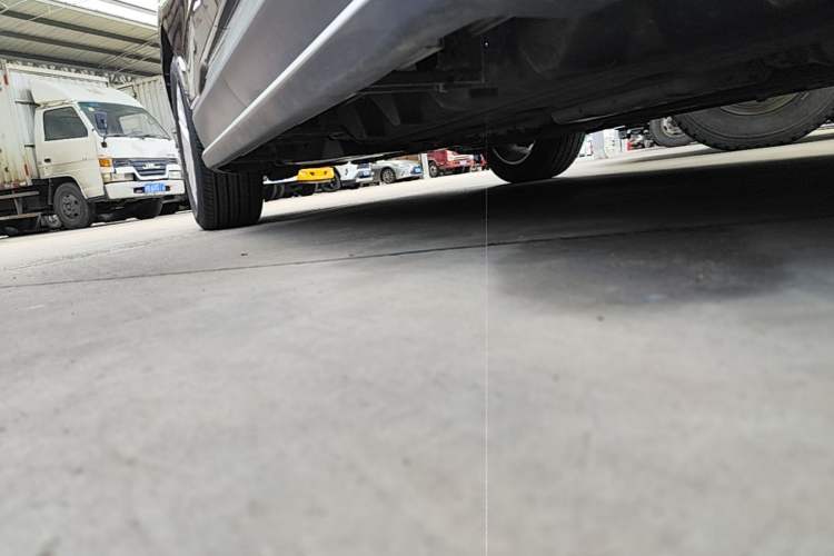 Used Ford Edge 2016 EcoBoost 245 Two-Wheel-Drive Titanium 7-Seater Right Side Sill