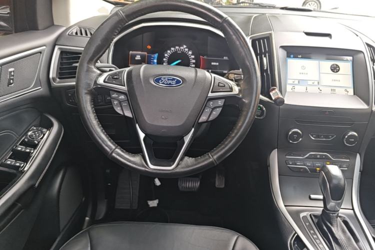 Used Ford Edge 2016 EcoBoost 245 Two-Wheel-Drive Titanium 7-Seater Steering Wheel