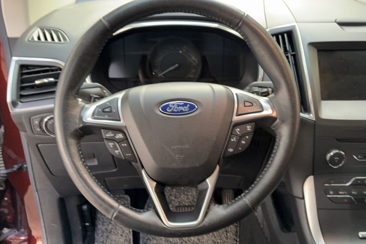 Used Ford Edge 2016 EcoBoost 245 Two-Wheel-Drive Titanium 7-Seater Steering Wheel