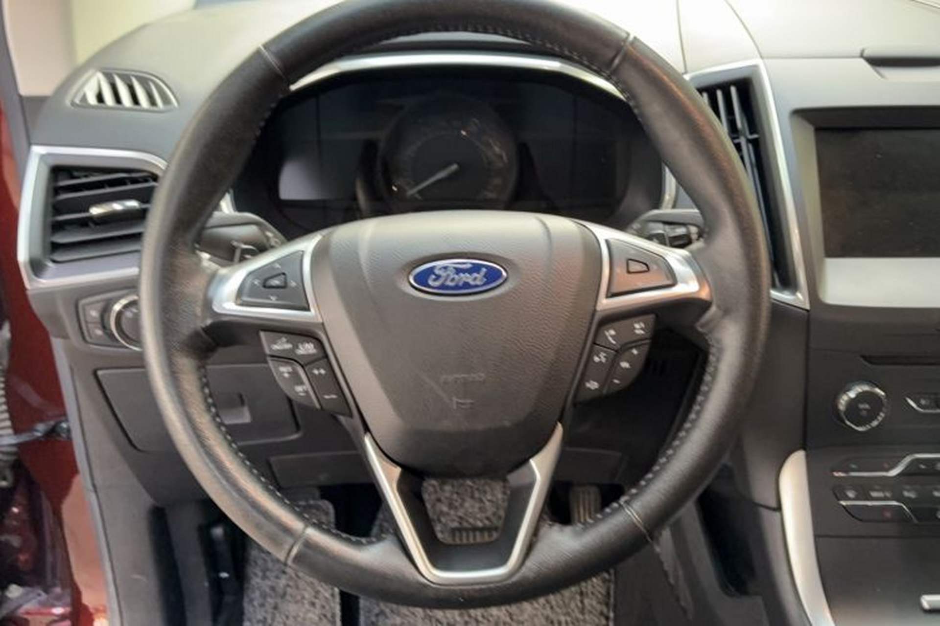 Used Ford Edge 2016 EcoBoost 245 Two-Wheel-Drive Titanium 7-Seater Steering Wheel
