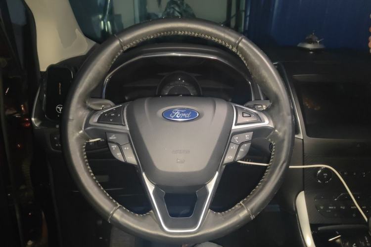Used Ford Edge 2016 EcoBoost 245 Two-Wheel-Drive Titanium 7-Seater Steering Wheel