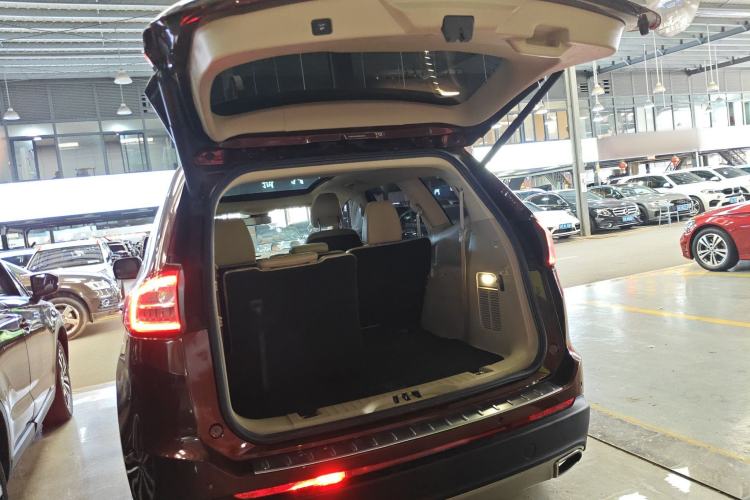 Used Ford Edge 2016 EcoBoost 245 Two-Wheel-Drive Titanium 7-Seater Trunk