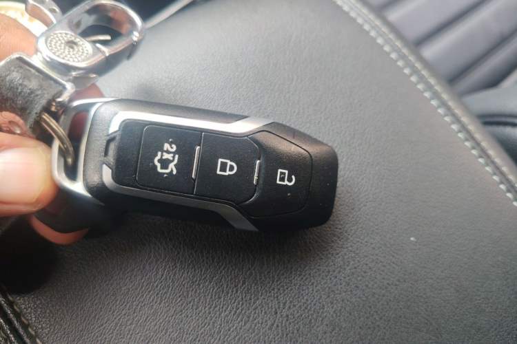 Used Ford Edge 2016 EcoBoost 245 Two-Wheel-Drive Titanium 7-Seater Vehicle Key