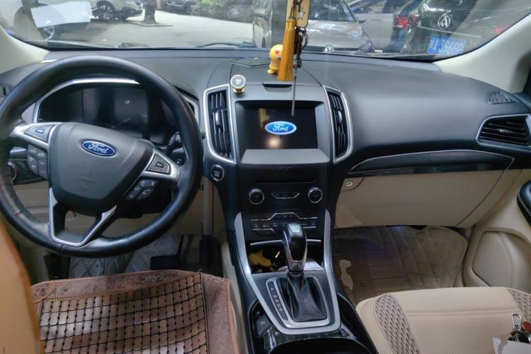 Used Ford Edge 2016 EcoBoost 245 Two-Wheel-Drive Titanium 7-Seater Center Console