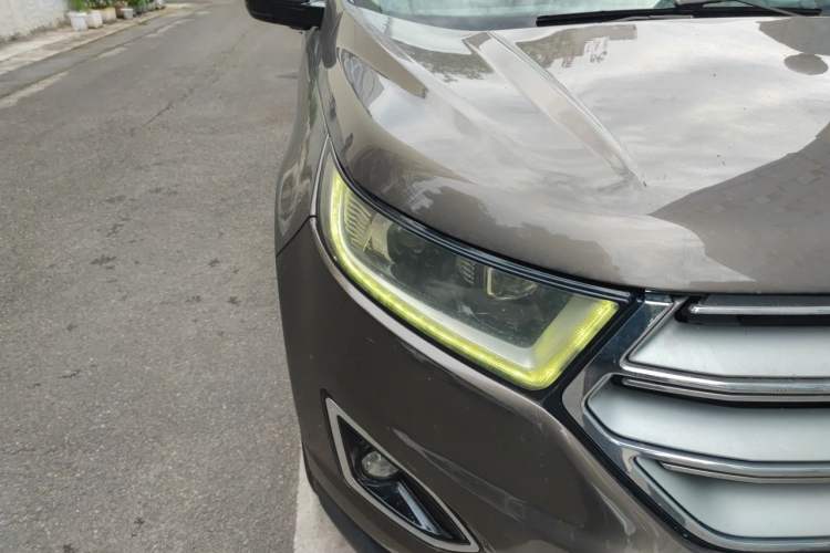 Used Ford Edge 2016 EcoBoost 245 Four-Wheel Drive Titanium Edition 7-Seater Right Front Headlight