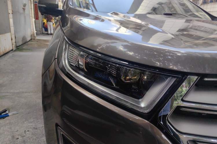 Used Ford Edge 2016 EcoBoost 245 Two-Wheel-Drive Titanium 7-Seater Right Front Headlight
