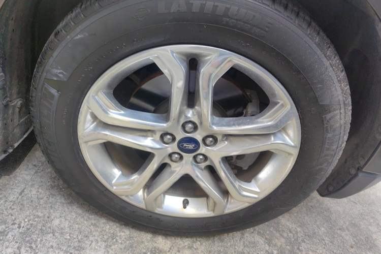 Used Ford Edge 2016 EcoBoost 245 Two-Wheel-Drive Titanium 7-Seater Right Front Wheel Hub