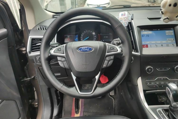 Used Ford Edge 2016 EcoBoost 245 Four-Wheel Drive Titanium Edition 7-Seater Steering Wheel