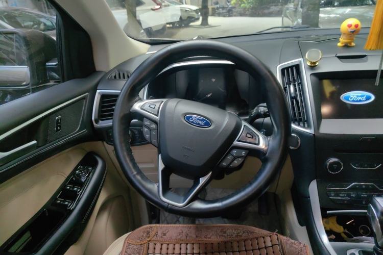 Used Ford Edge 2016 EcoBoost 245 Two-Wheel-Drive Titanium 7-Seater Steering Wheel