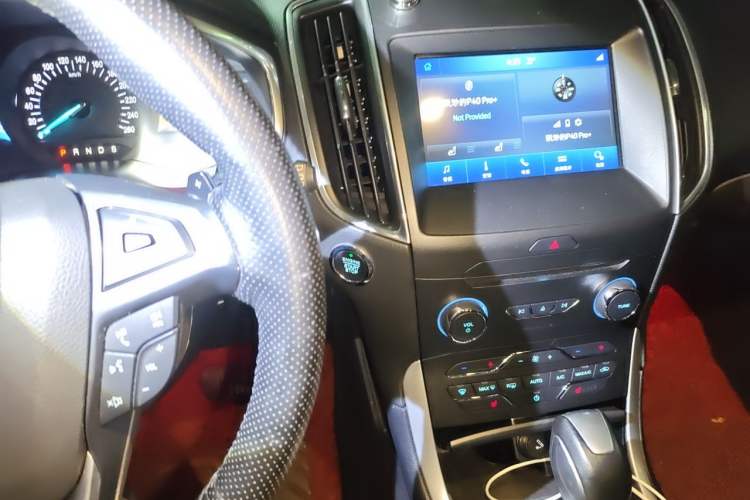 Used Ford Edge 2016 EcoBoost 245 Two-Wheel-Drive Titanium 7-Seater Audio And AC Panel