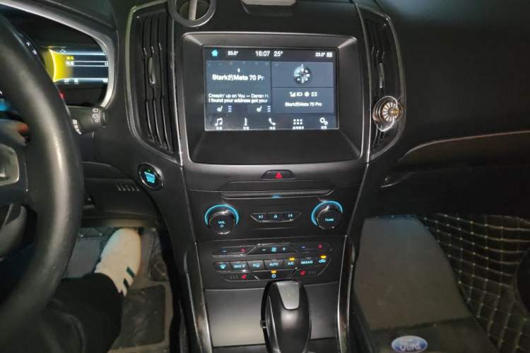 Used Ford Edge 2016 EcoBoost 245 Two-Wheel-Drive Titanium 7-Seater Audio And AC Panel