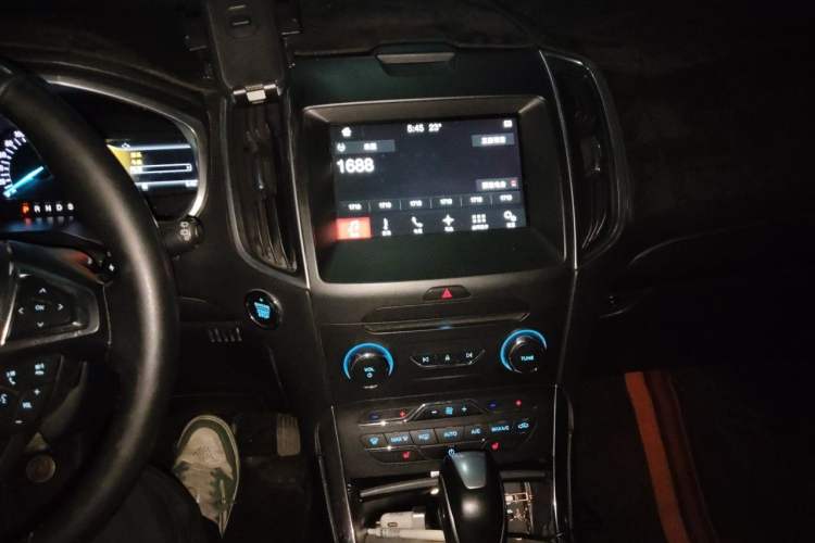Used Ford Edge 2016 EcoBoost 245 Four-Wheel Drive Titanium Edition 7-Seater Audio And AC Panel