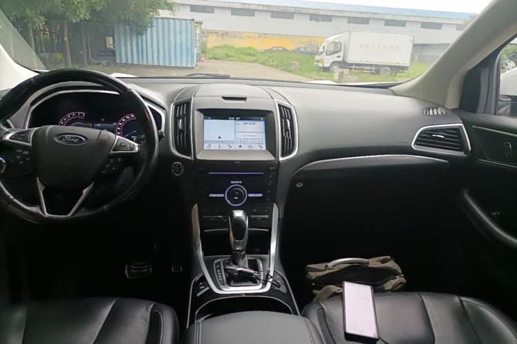 Used Ford Edge 2016 EcoBoost 245 Four-Wheel Drive Titanium 7-Seater Audio And AC Panel