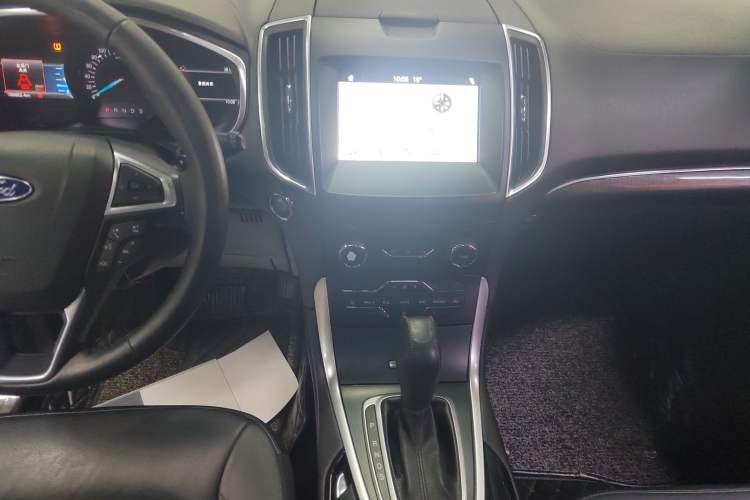 Used Ford Edge 2016 EcoBoost 245 Two-Wheel-Drive Titanium 7-Seater Audio And AC Panel