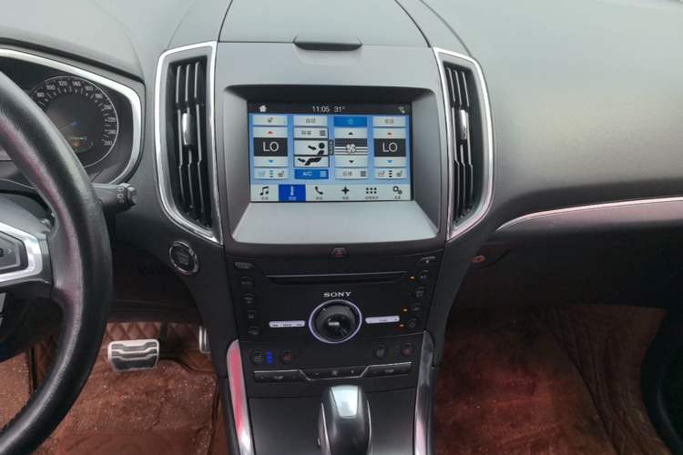 Used Ford Edge 2016 EcoBoost 245 Four-Wheel Drive Titanium 7-Seater Audio And AC Panel