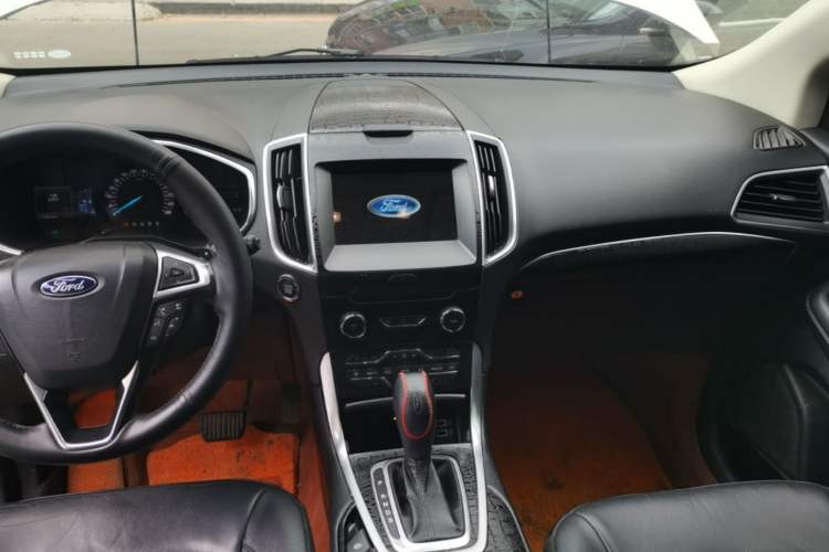 Used Ford Edge 2016 EcoBoost 245 Two-Wheel-Drive Titanium 7-Seater Audio And AC Panel