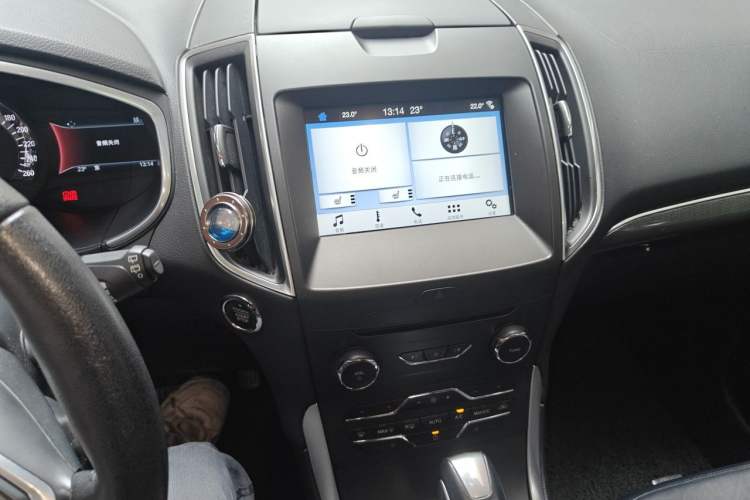 Used Ford Edge 2016 EcoBoost 245 Two-Wheel-Drive Titanium 7-Seater Audio And AC Panel