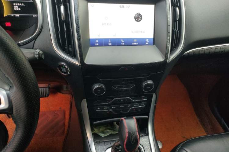 Used Ford Edge 2016 EcoBoost 245 Two-Wheel-Drive Titanium 7-Seater Audio And AC Panel