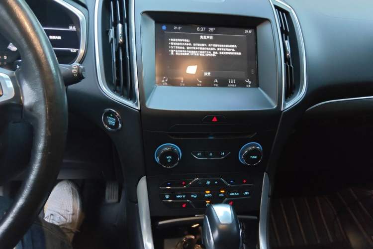 Used Ford Edge 2016 EcoBoost 245 Four-Wheel Drive Titanium Edition 7-Seater Audio And AC Panel