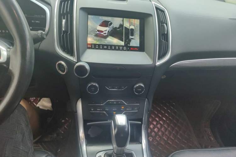 Used Ford Edge 2016 EcoBoost 245 Two-Wheel-Drive Titanium 7-Seater Audio And AC Panel