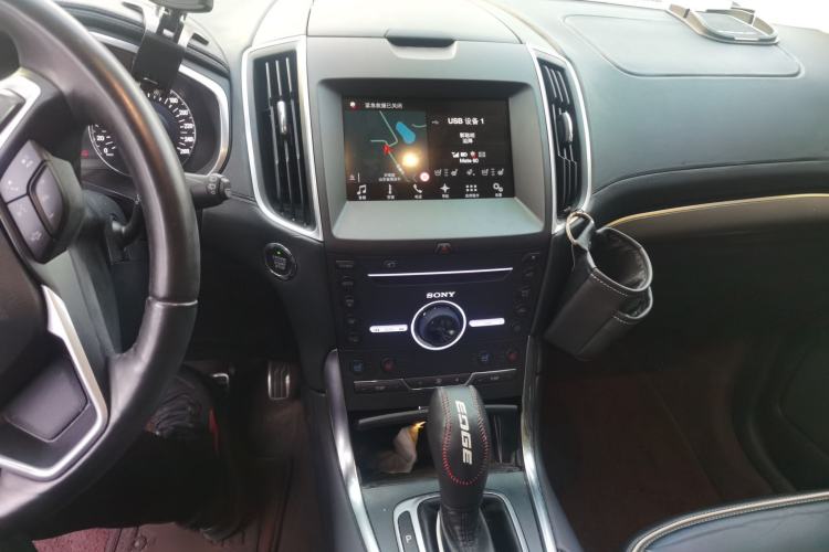 Used Ford Edge 2016 EcoBoost 330 V6 Four-Wheel-Drive Flagship Model with 7 Seats Audio And AC Panel