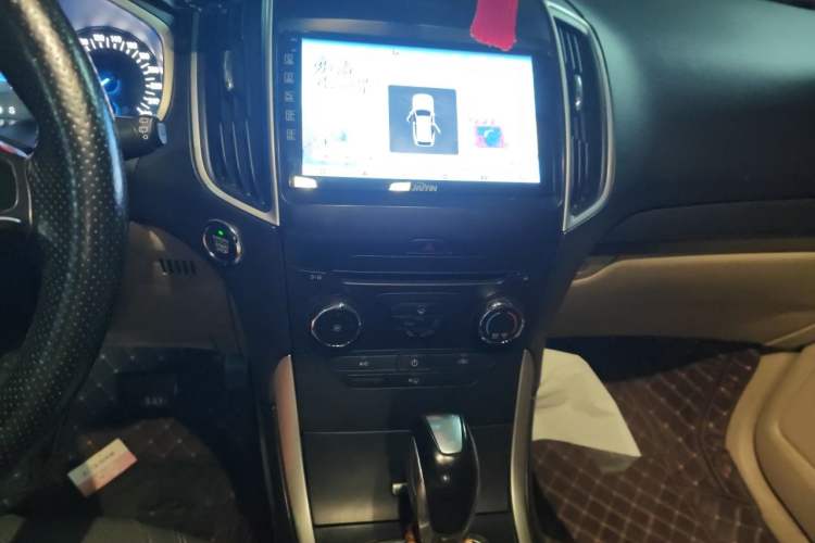 Used Ford Edge 2016 EcoBoost 245 Two-Wheel-Drive Titanium 5-Seater Audio And AC Panel