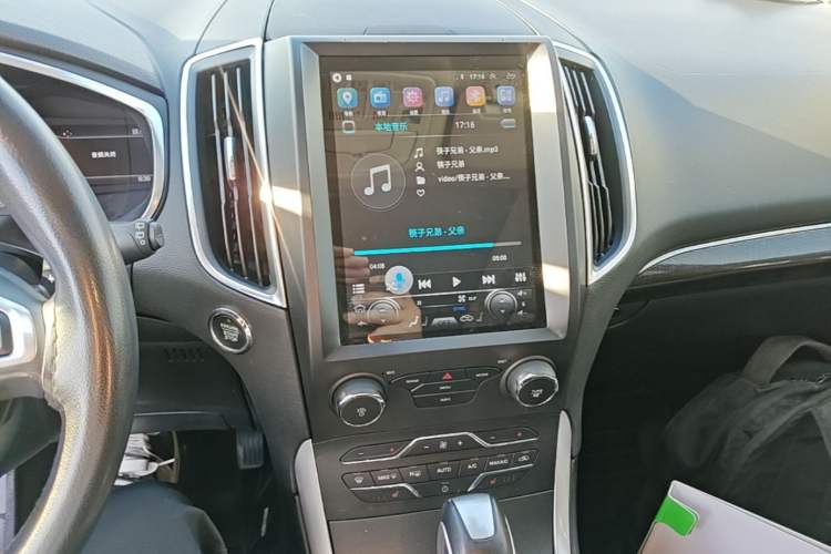 Used Ford Edge 2016 EcoBoost 245 Two-Wheel-Drive Titanium 7-Seater Audio And AC Panel