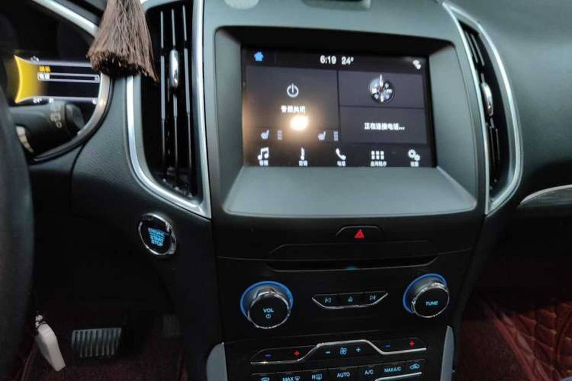 Used Ford Edge 2016 EcoBoost 245 Two-Wheel-Drive Titanium 7-Seater Audio And AC Panel