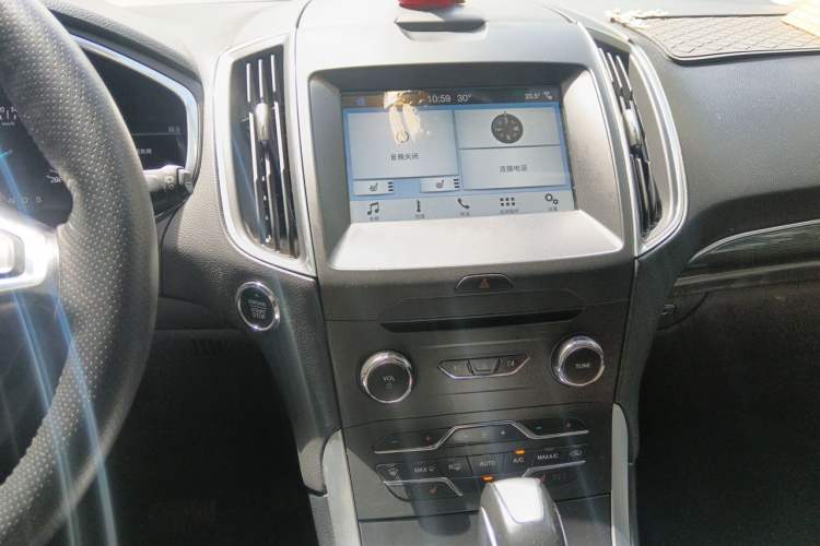 Used Ford Edge 2016 EcoBoost 245 Two-Wheel-Drive Titanium 7-Seater Audio And AC Panel